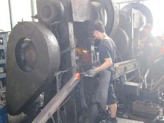 हट फोर्जिंग